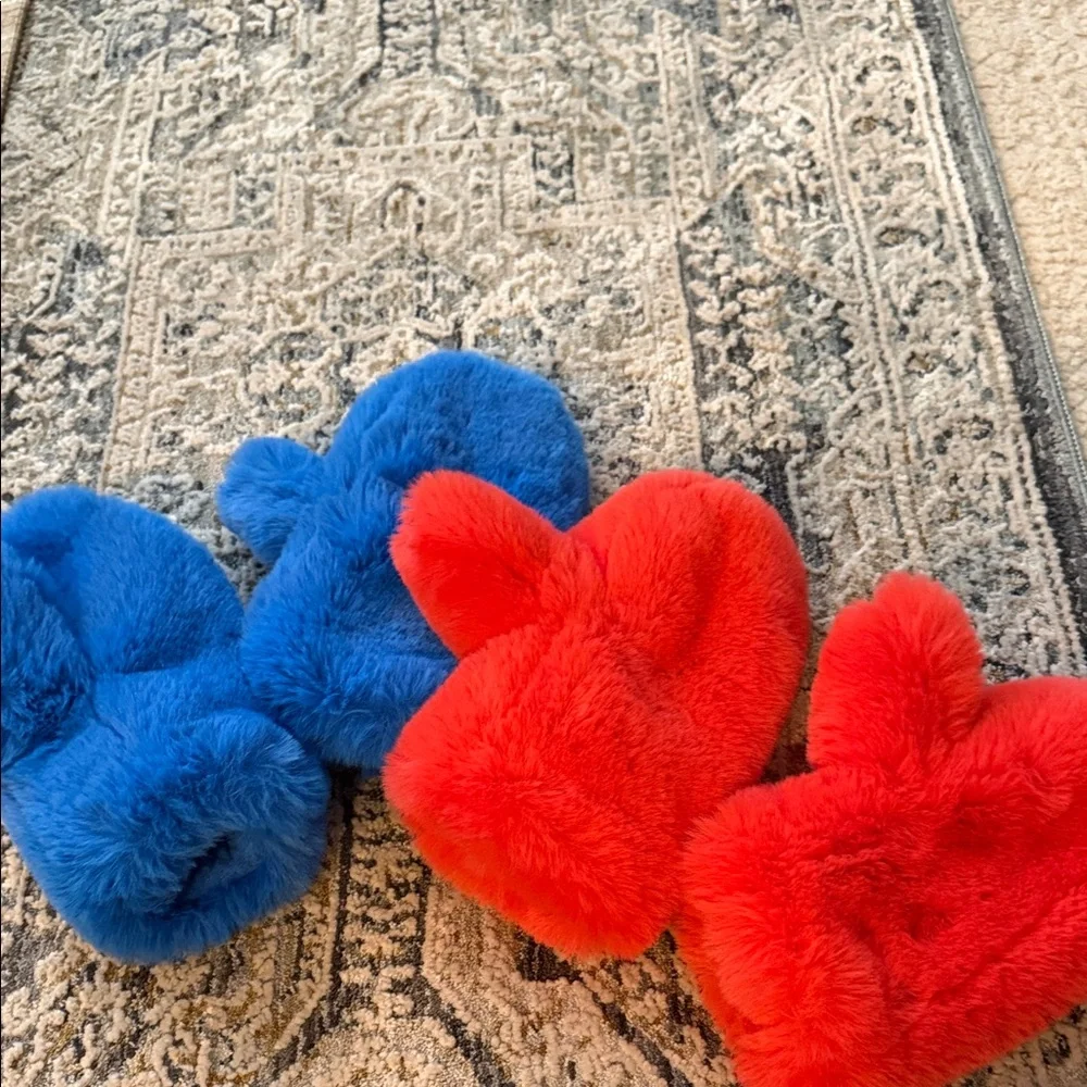 Fluffy Red and Blue mittens ❤️❤️